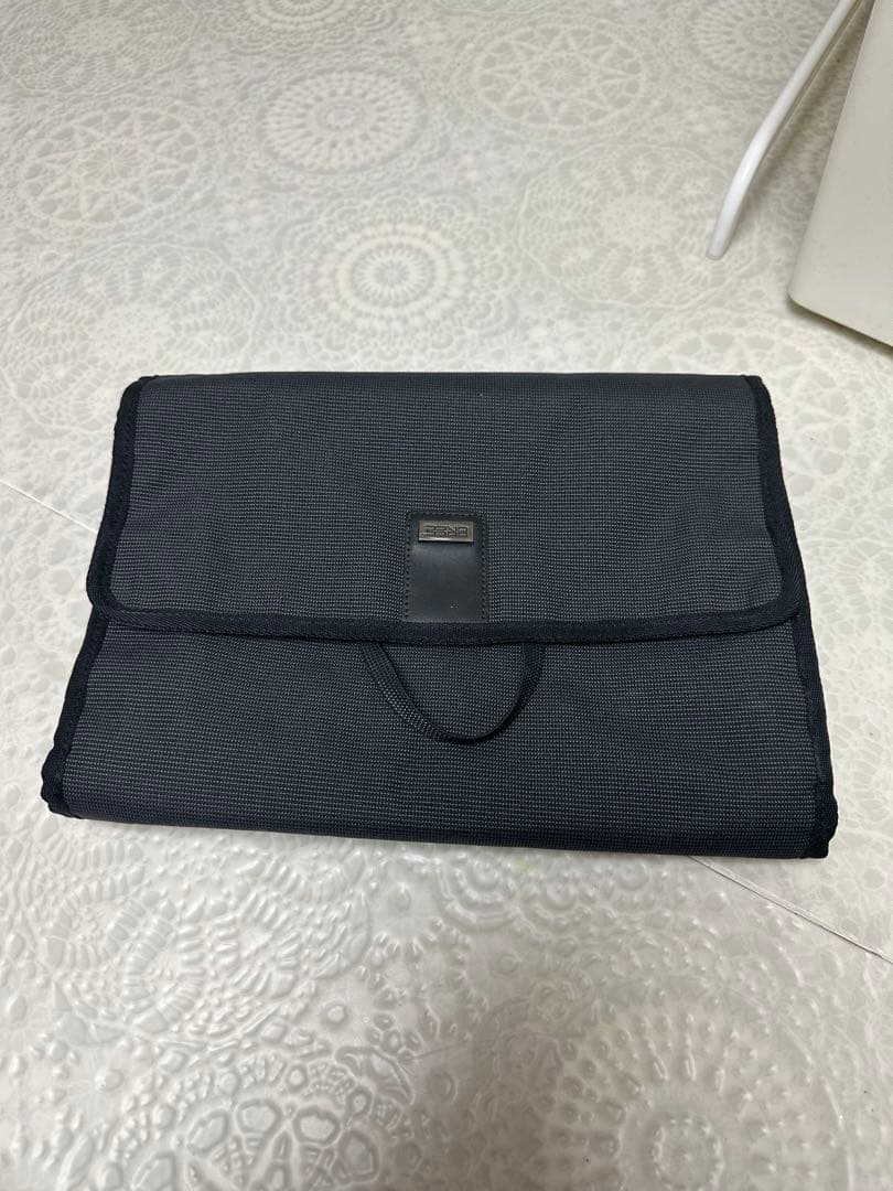 BREE 黒 折りたたみトラベルポーチ
