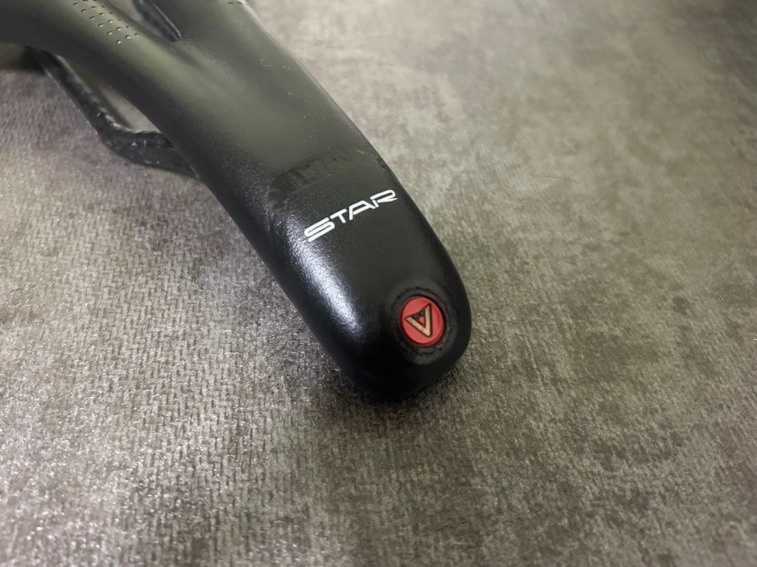 Astute Pilarga カーボンレールサドル！