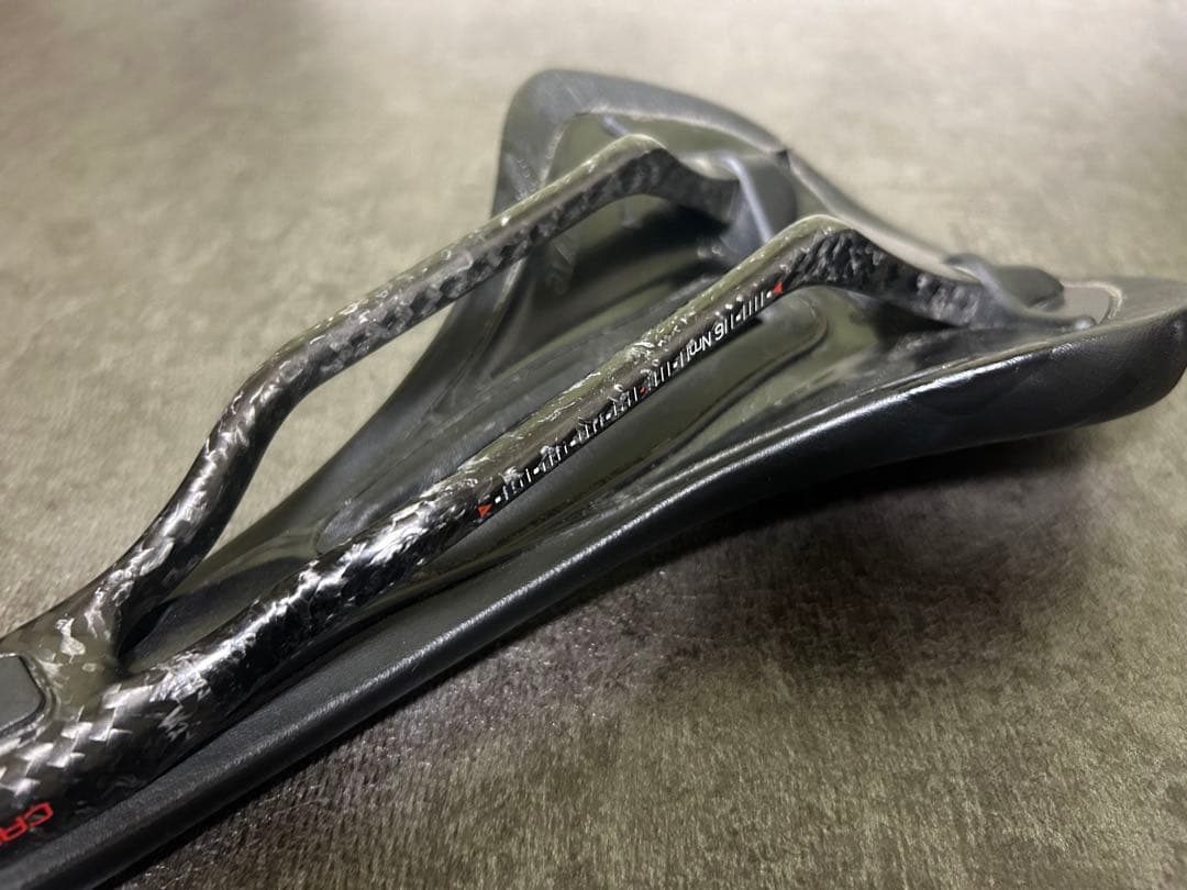 Astute Pilarga カーボンレールサドル！