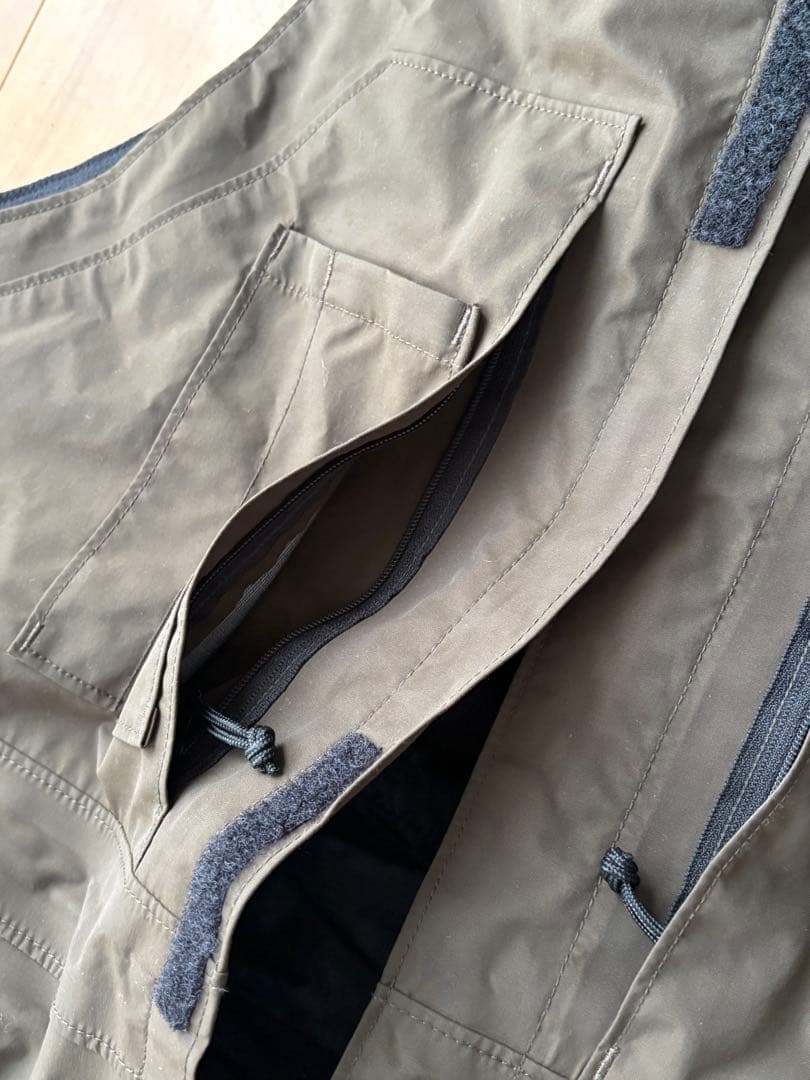 green Clothing Co. ビブパンツ、ダークグレー Lサイズ