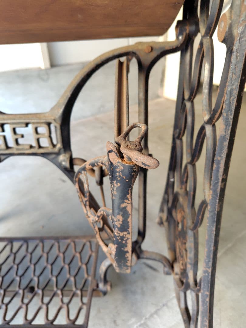 アンティークミシン脚テーブル　SINGER 足踏みミシン　網目　鉄脚