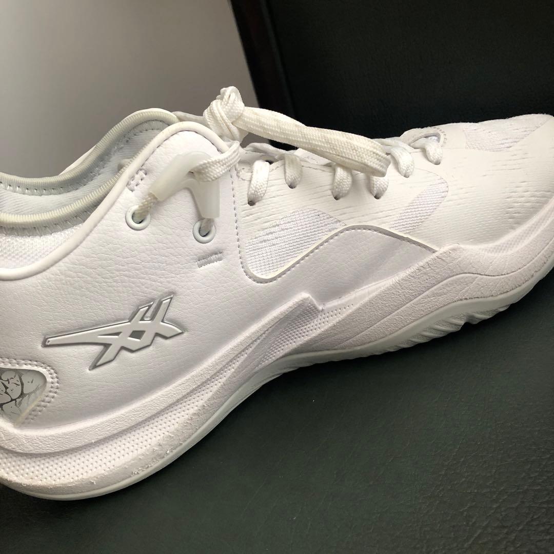 アシックス　NOVA SURGE LOW2