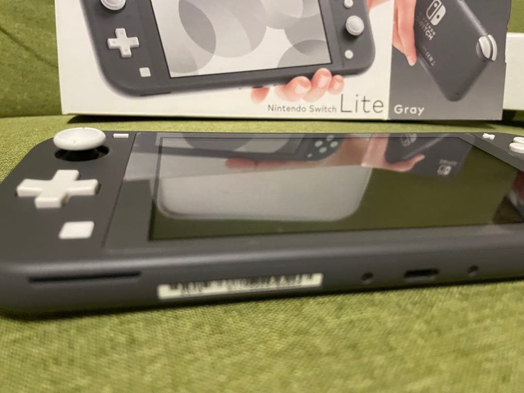 Nintendo Switch Lite グレー 本体と白い保護ケース