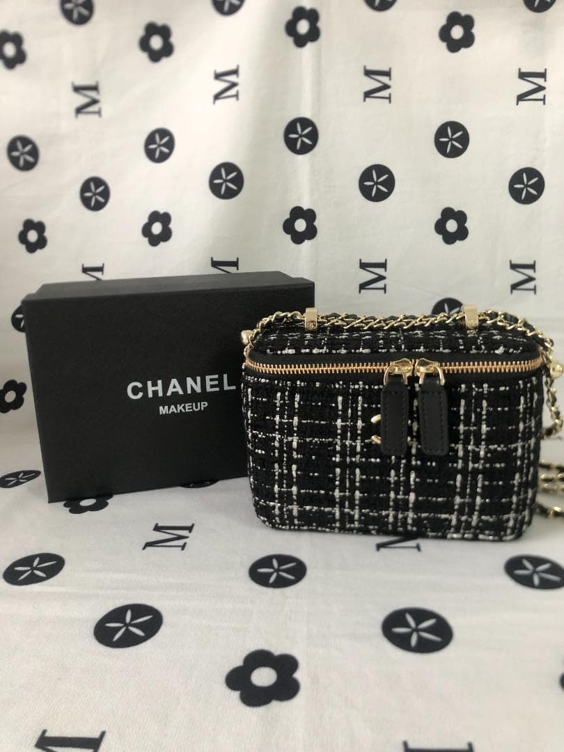 ショルダーバッグ　ブラック　　バッグ　ツイード