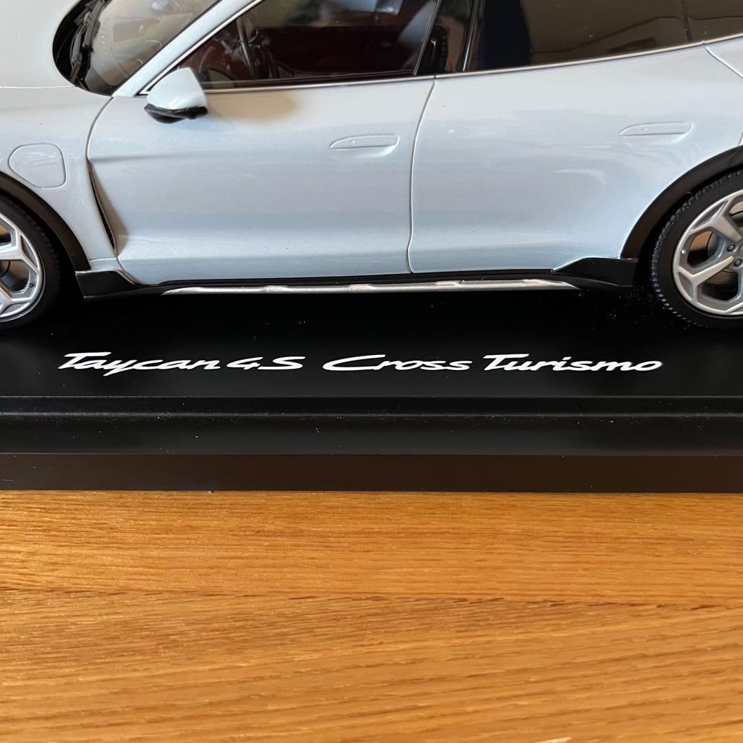 【ミニカー 美品】1/18 ポルシェ タイカン 4S クロス ツーリスモ