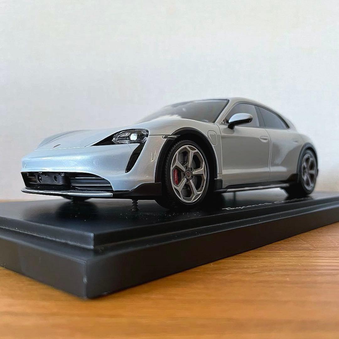 【ミニカー 美品】1/18 ポルシェ タイカン 4S クロス ツーリスモ