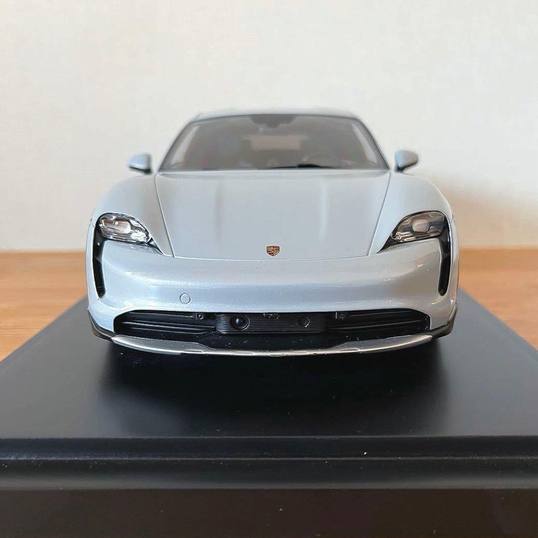 【ミニカー 美品】1/18 ポルシェ タイカン 4S クロス ツーリスモ