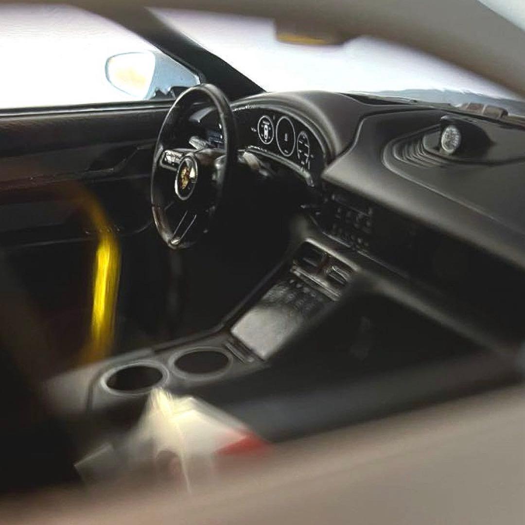 【ミニカー 美品】1/18 ポルシェ タイカン 4S クロス ツーリスモ