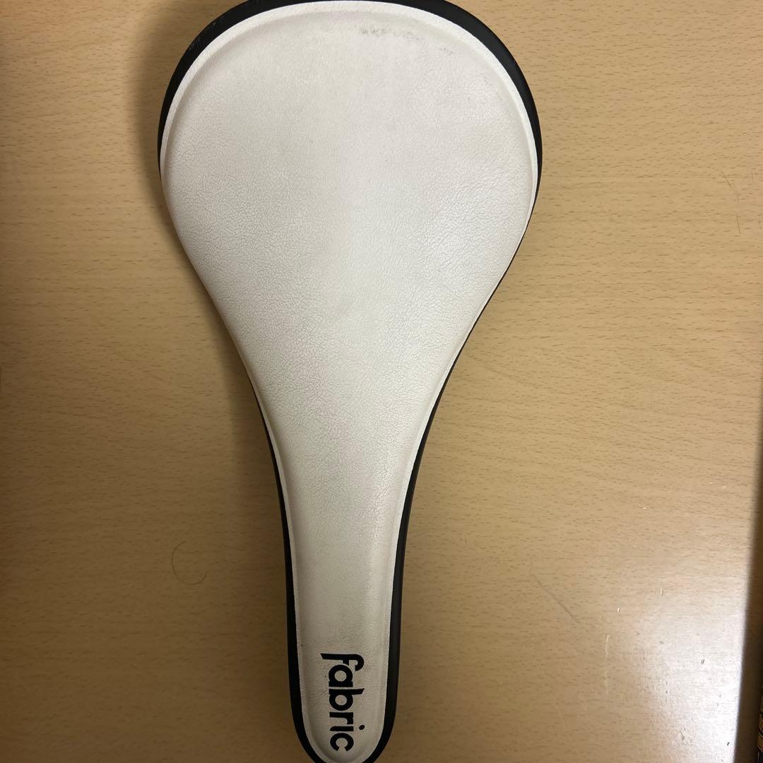 美品　FABRIC SADDLE ALM ULTIMATE ホワイト 最終値引き