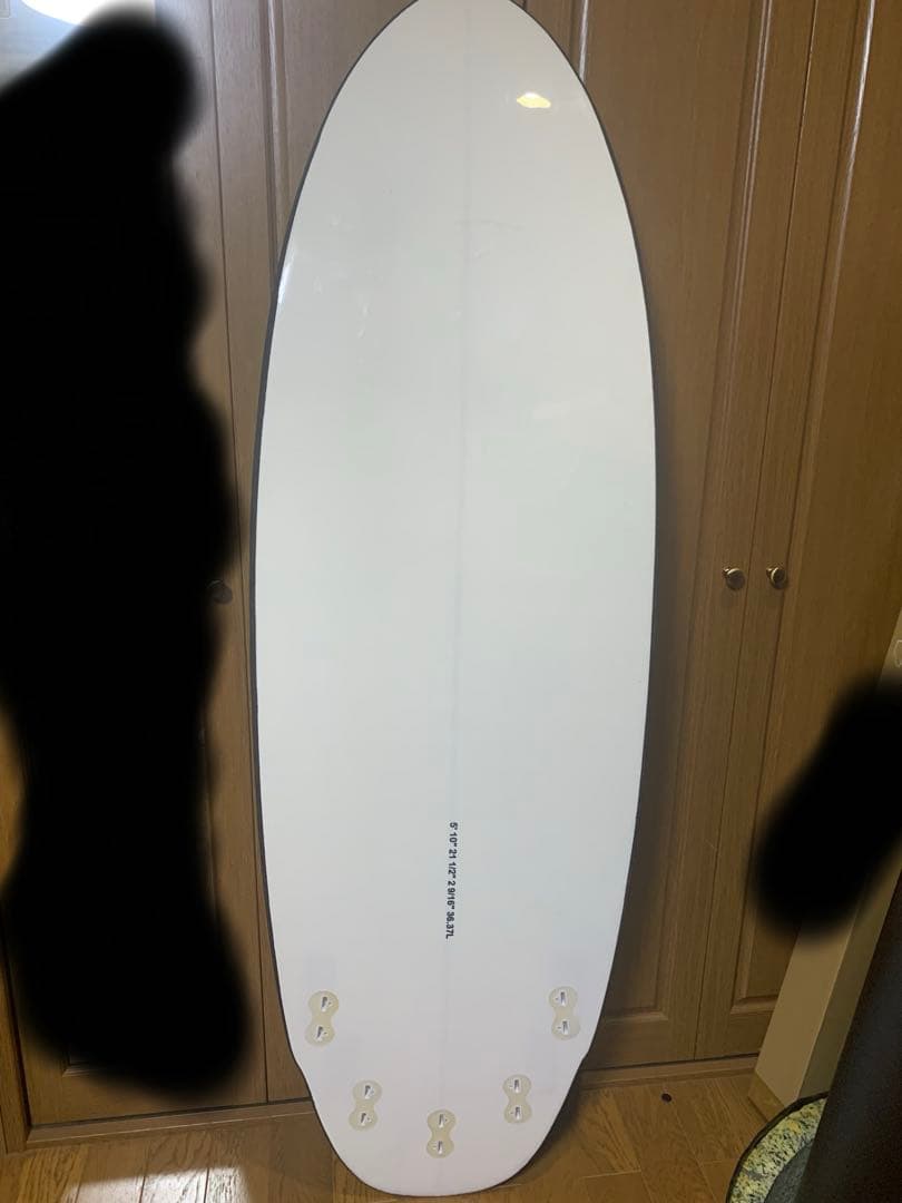 未使用ショートボード 5'10\"フィン、リーシュ付き