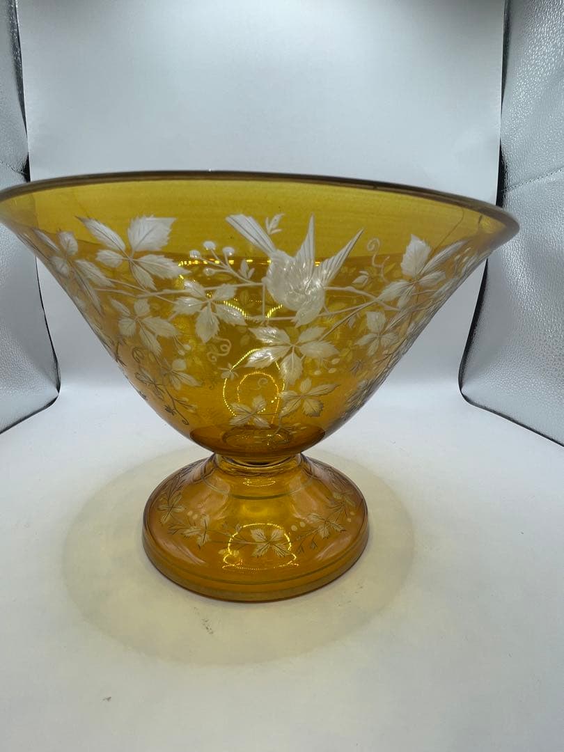 琥珀色 ガラス ボウル 花と鳥のデザイン