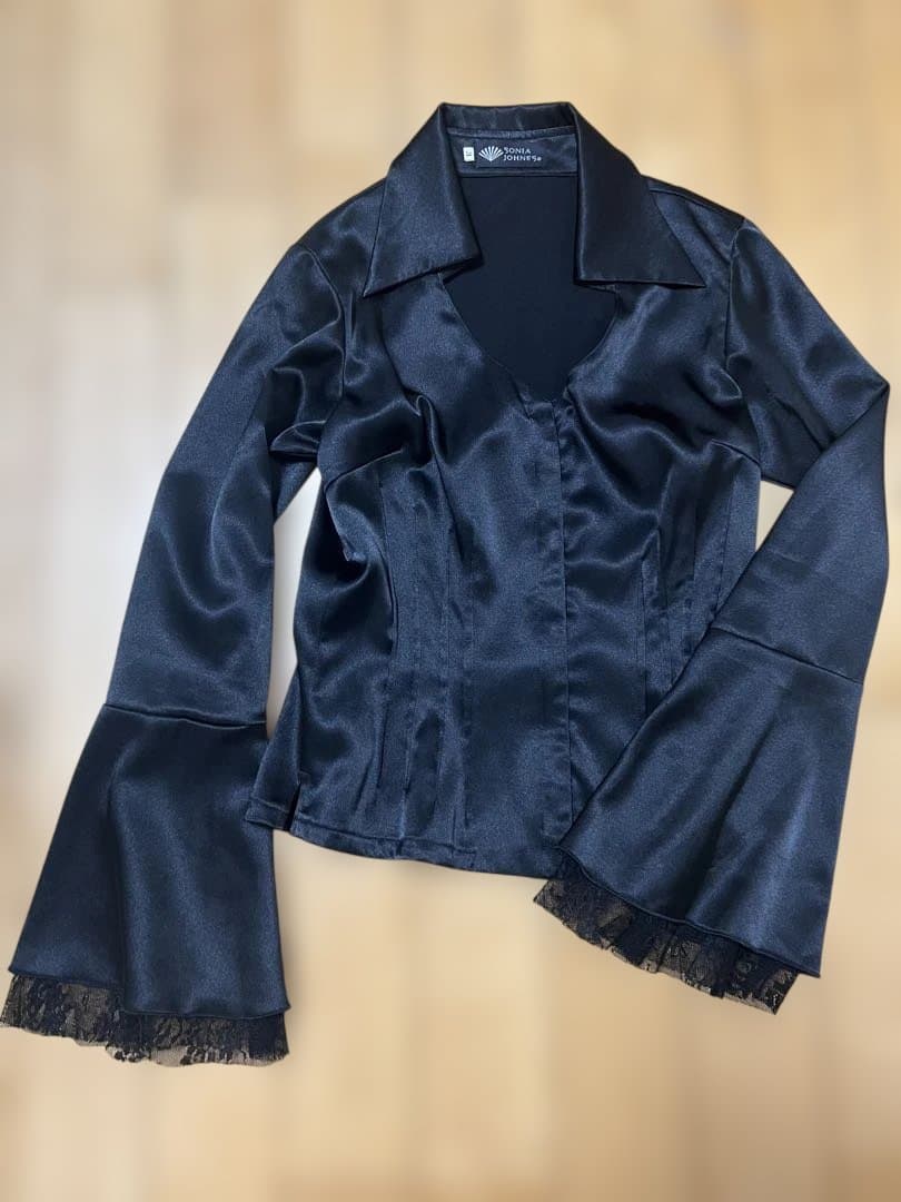 フラメンコ衣装　SONIA JOHNESブラウスとチャレコ