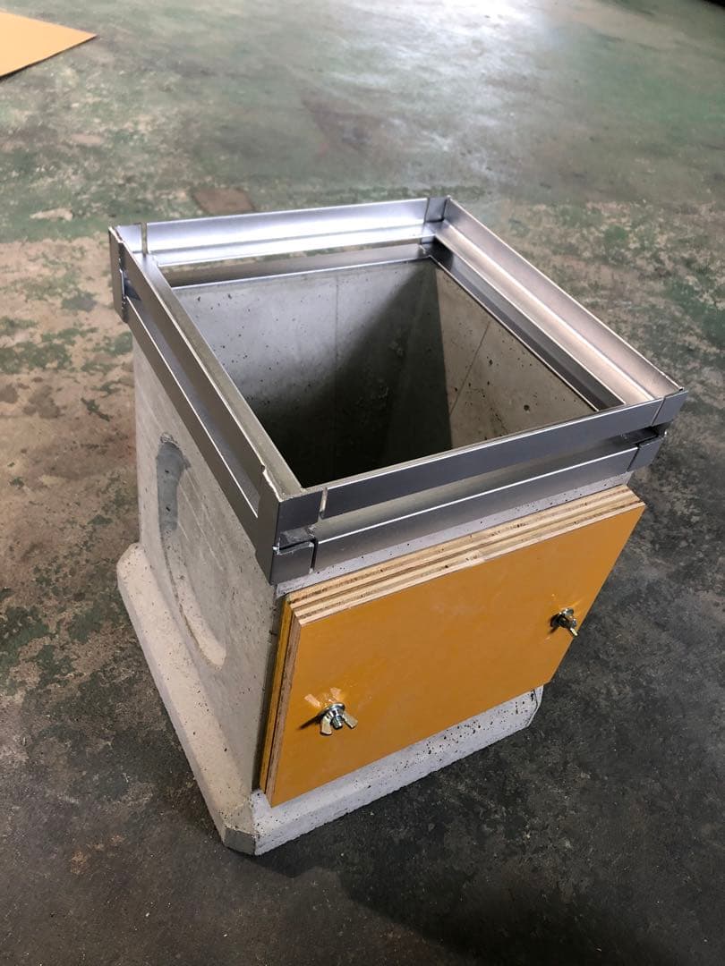 日本蜜蜂 集水桝用底板式 4面巣門 30cm用