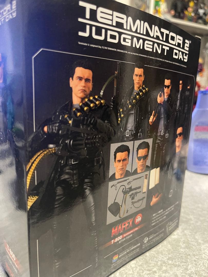 mafex T-800 フィギュア (Terminator 2) ターミネーター