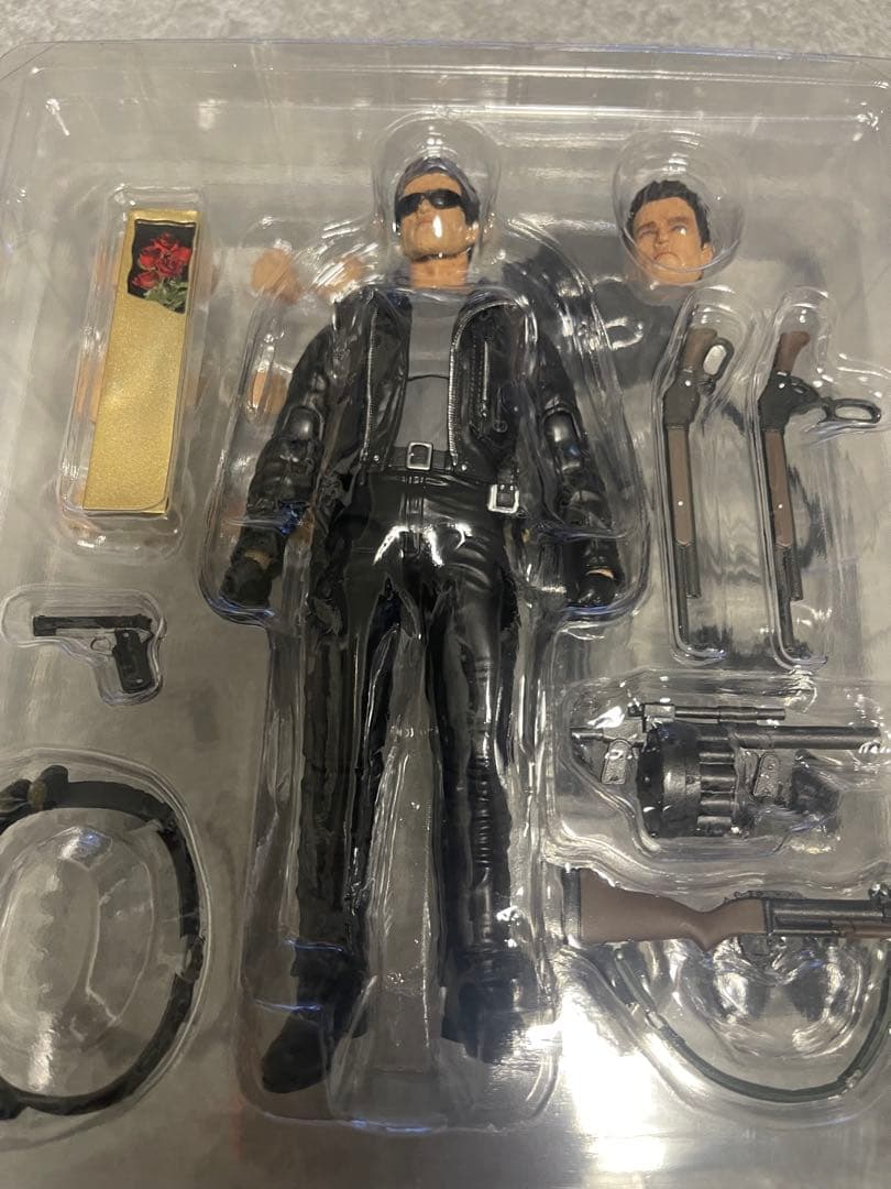 mafex T-800 フィギュア (Terminator 2) ターミネーター