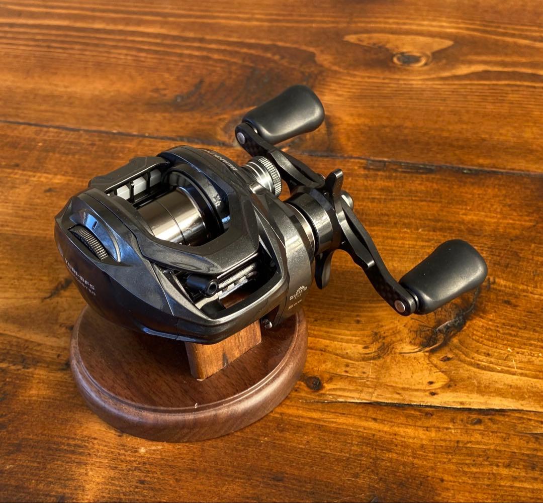 ベイトリール　ベイトフィネスリール　軽量　32φ 新品未使用　バス釣り　渓流釣り
