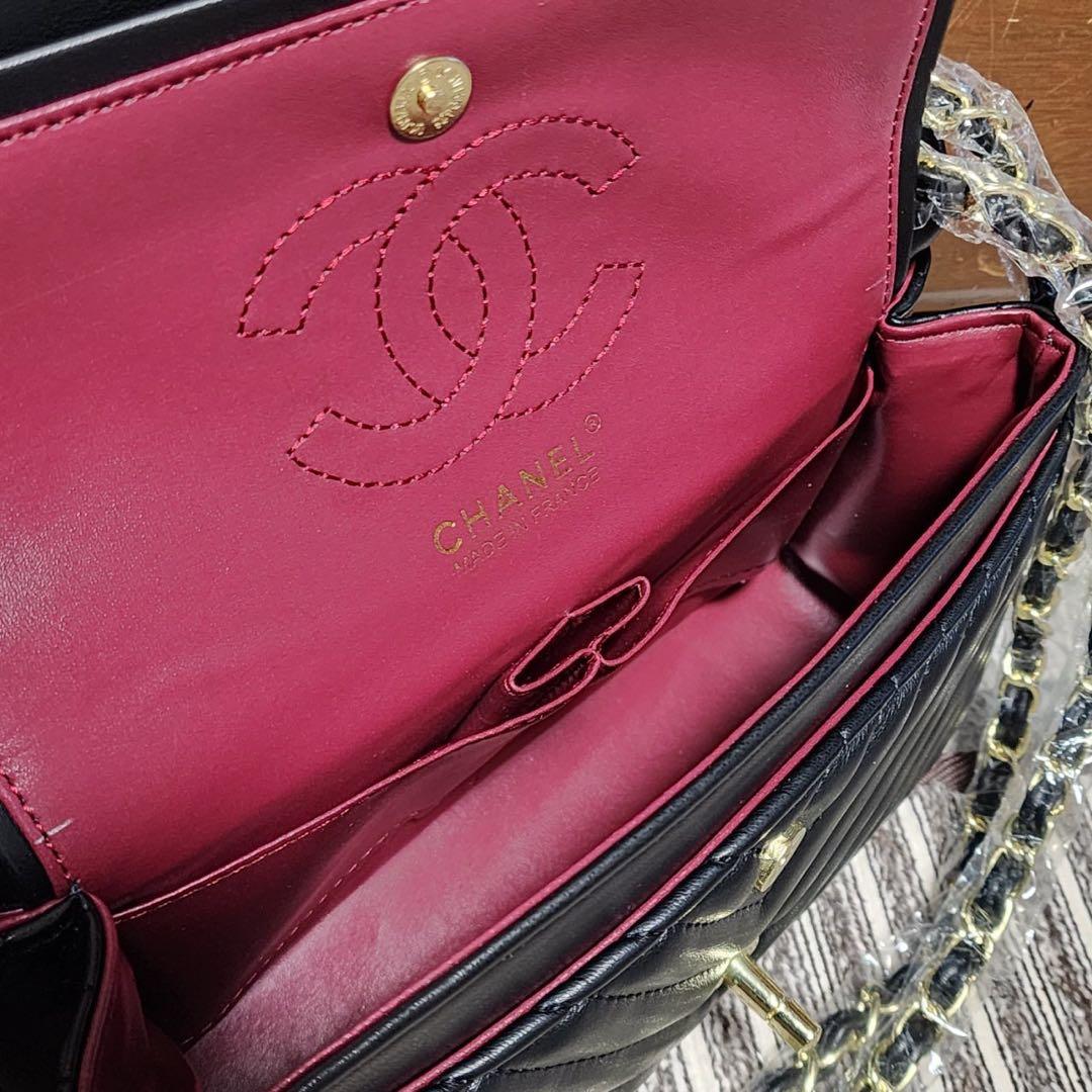 CHANEL　ショルダーバッグ　Vステッチ　ノベルティ