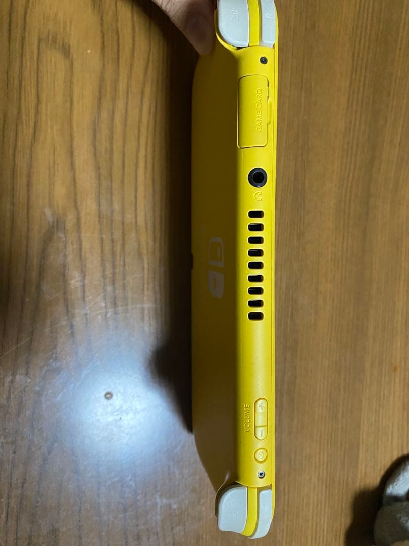 ニンテンドー　Switchライト　黄色　Switch