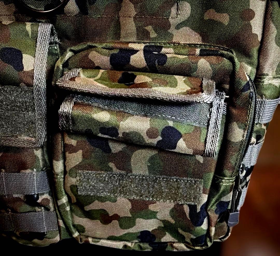 迷彩 中型バッグ ショルダーストラップ付き