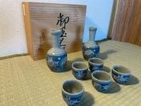 伊万里焼梅散酒器揃 徳利 お猪口 （太郎左右エ門 手書き 貫入）