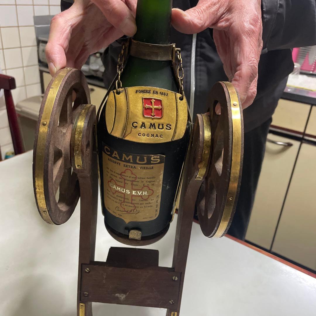 CAMUS エクストラ・ヴィエイユ コニャック 木製スタンド付き