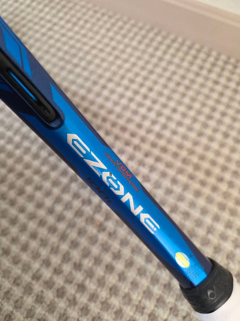 YONEX　硬式テニスラケット EZONE 100L