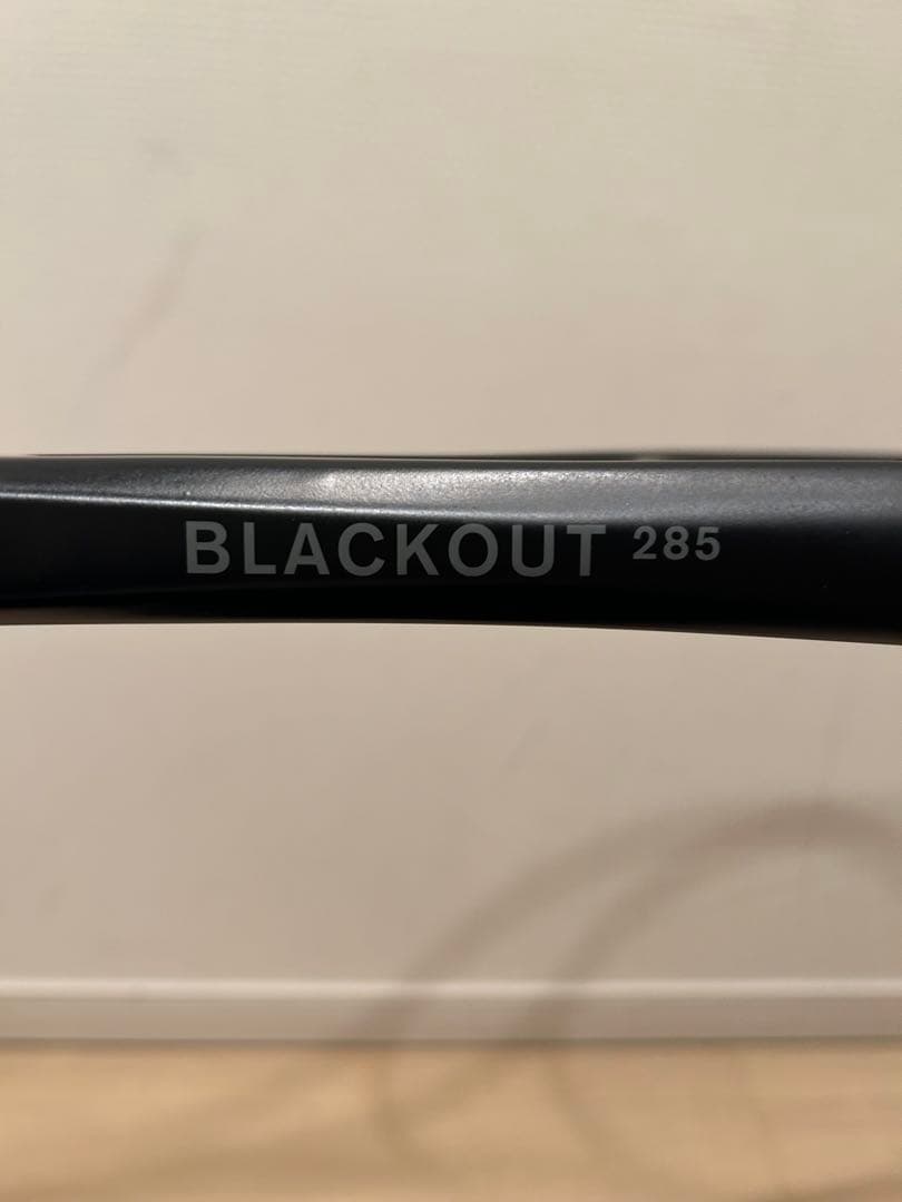 テニスラケット　SOLINCO BLACKOUT 285