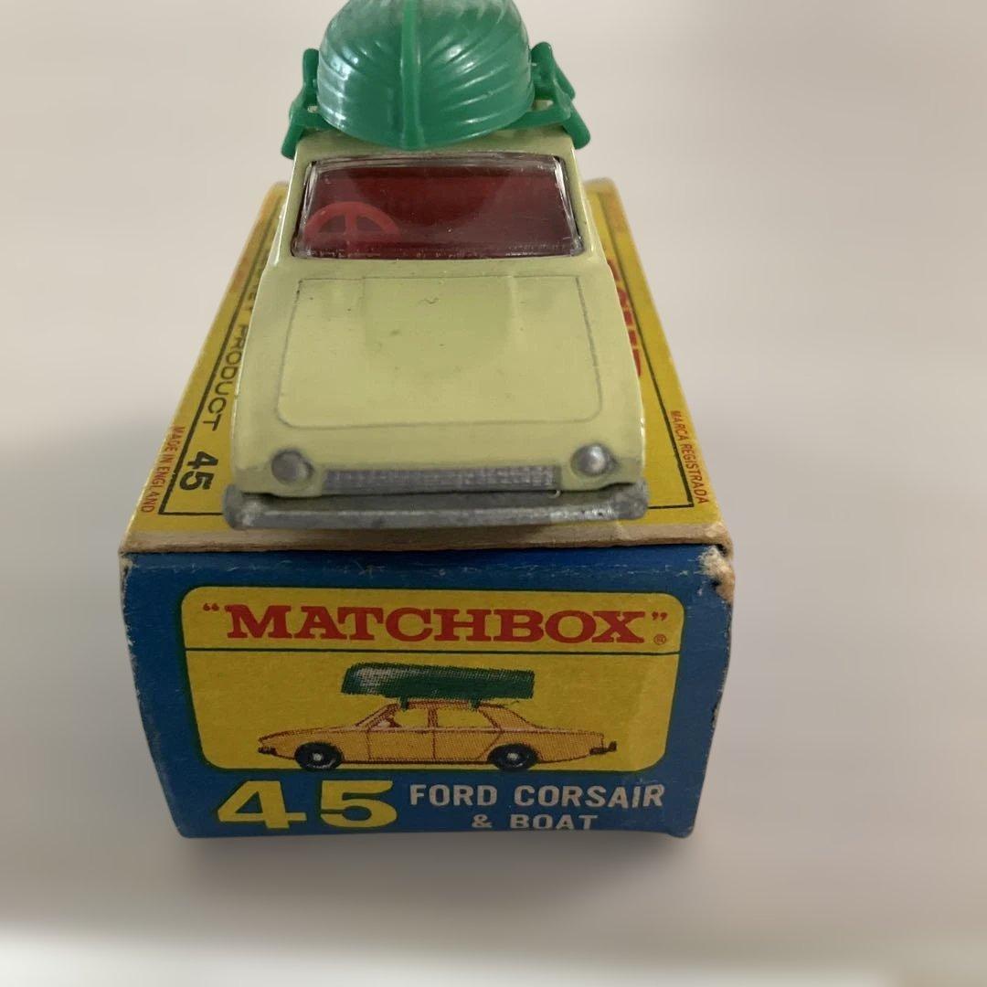 ミニカー　マッチボックス　45 フォード コルセア＆ボート