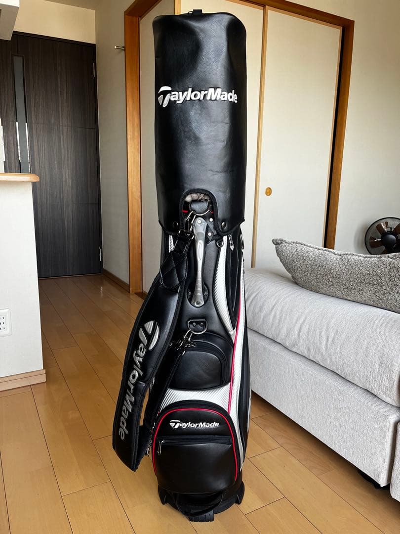 超美品！テーラーメイド　ハイグレード黒キャディバッグ　大きめ　9.5型　レザー調