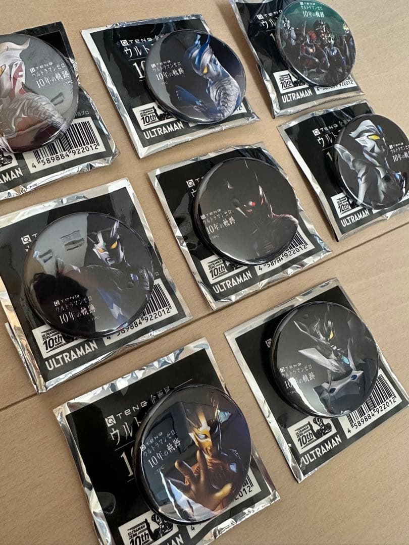 ウルトラマンゼロ 10周年 10年の軌跡 缶バッジ8個セット TENQ