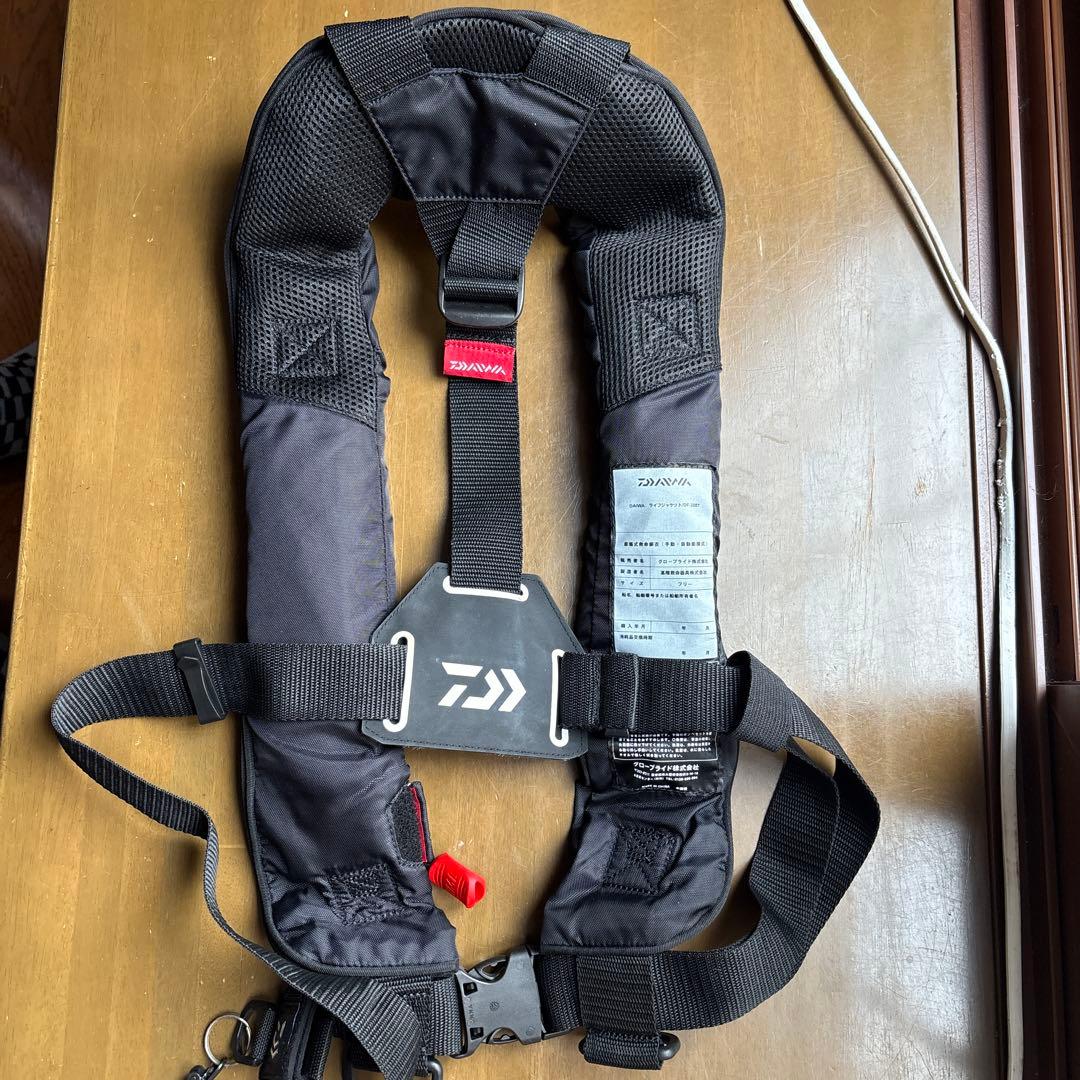 tkykuk様 Daiwa 自動膨張式ライフジャケット ブラック