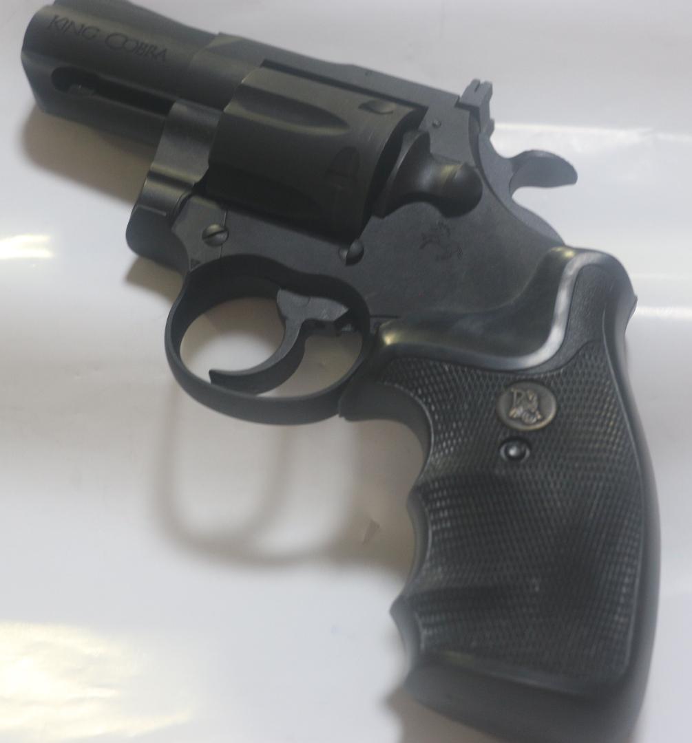 KSC製ＨＷ樹脂モデルガン コルト・キングコブラ　黒２.５インチＳＰＧ合法品