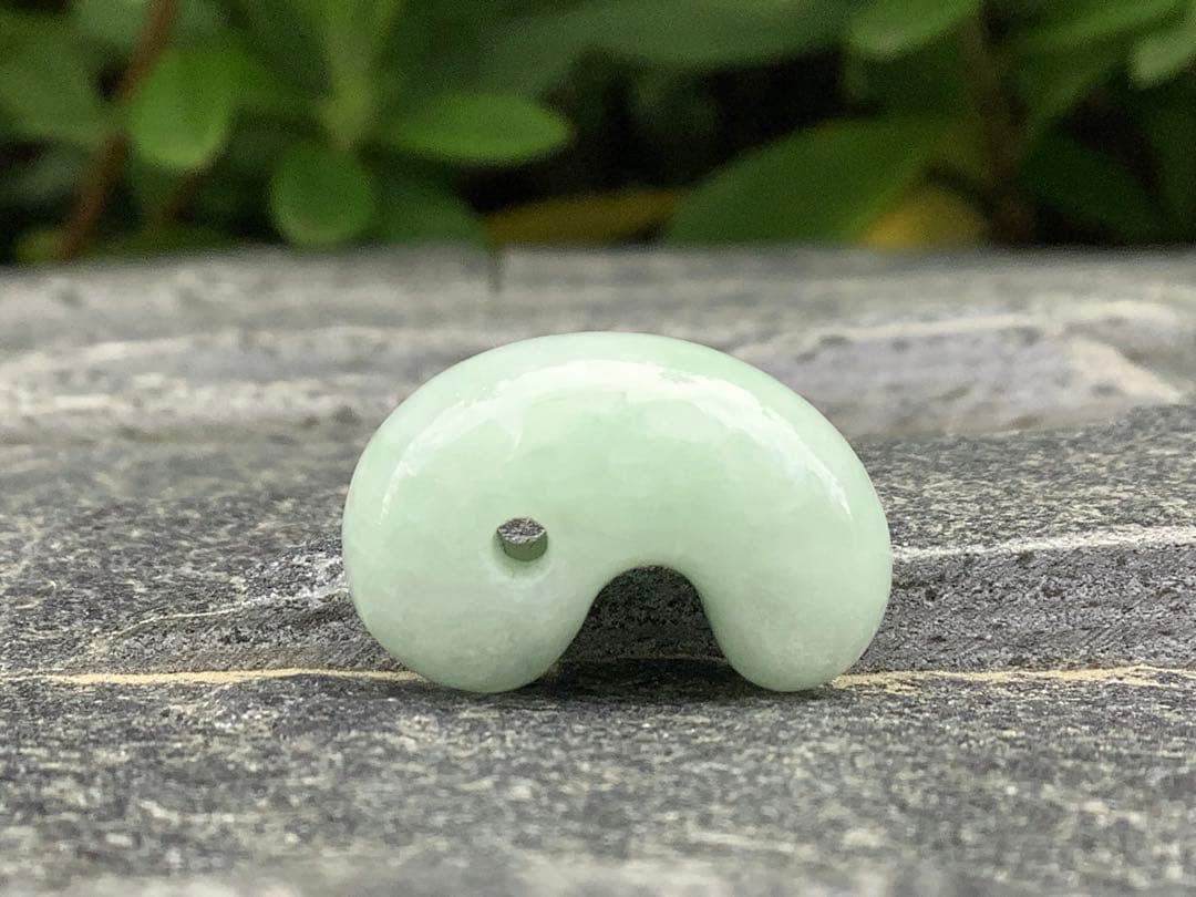 ✳神様からの授かり*糸魚川翡翠勾玉　極上高品質端材使用　縁起良い御守り　鑑別書付