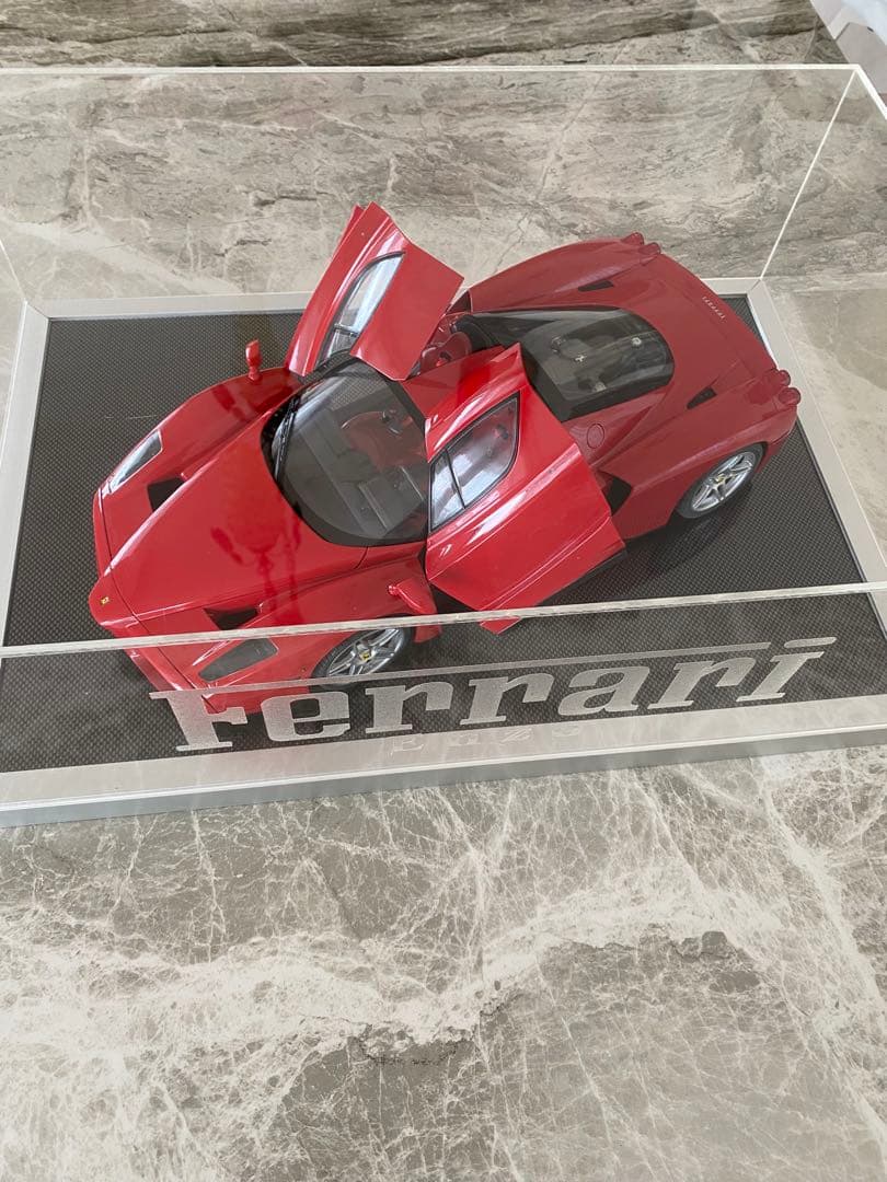 アクリルケース付きFerrari Enzo ミニカー 赤