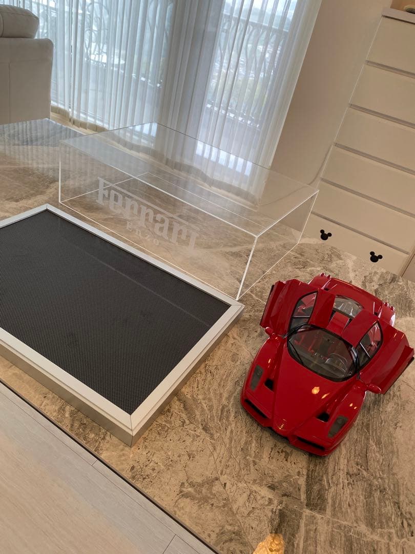 アクリルケース付きFerrari Enzo ミニカー 赤