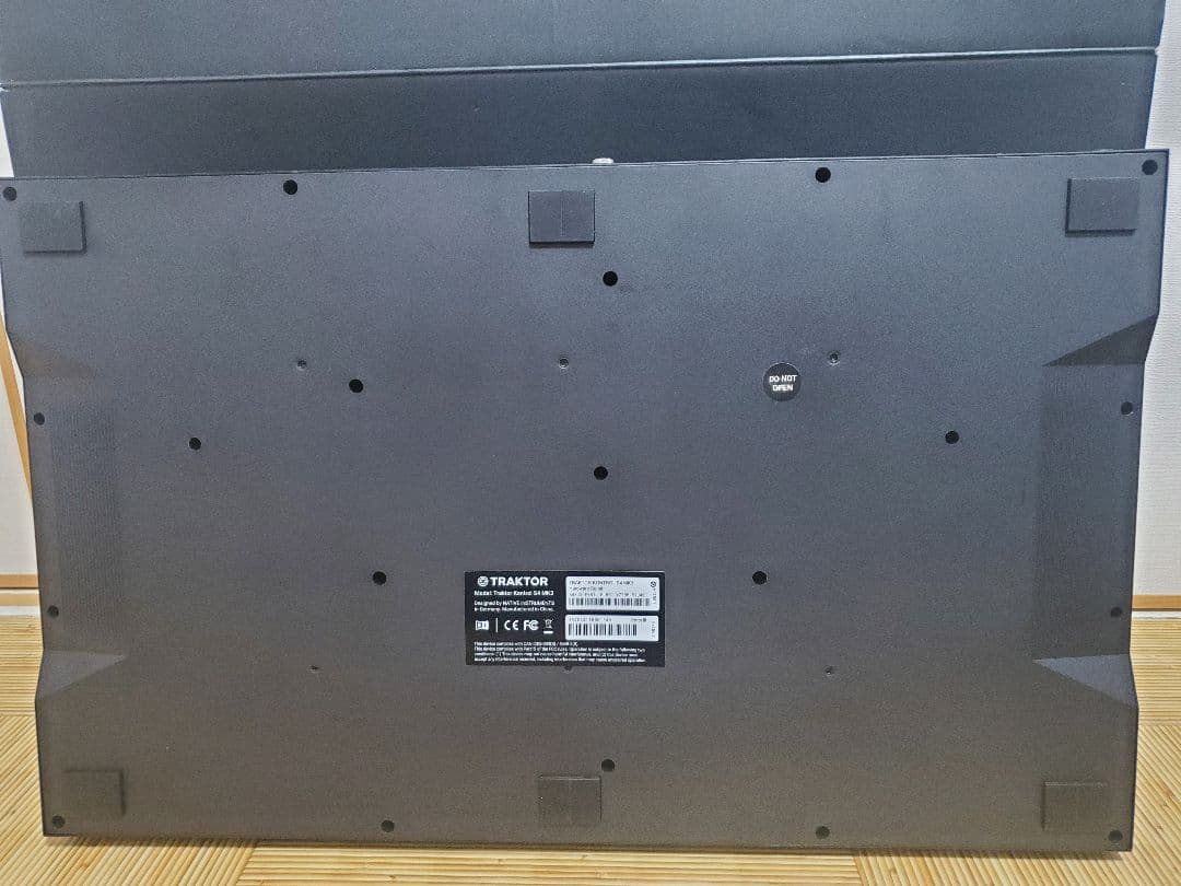 Traktor Kontrol S4 MK3 コントローラー