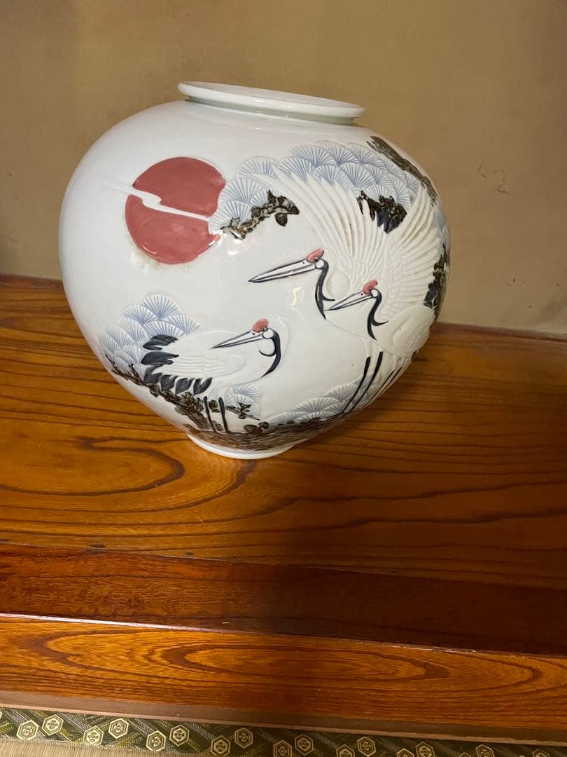 高麗白磁の象嵌（ぞうがん）壺　大壺 旭日鶴老松　象嵌壺　40x40