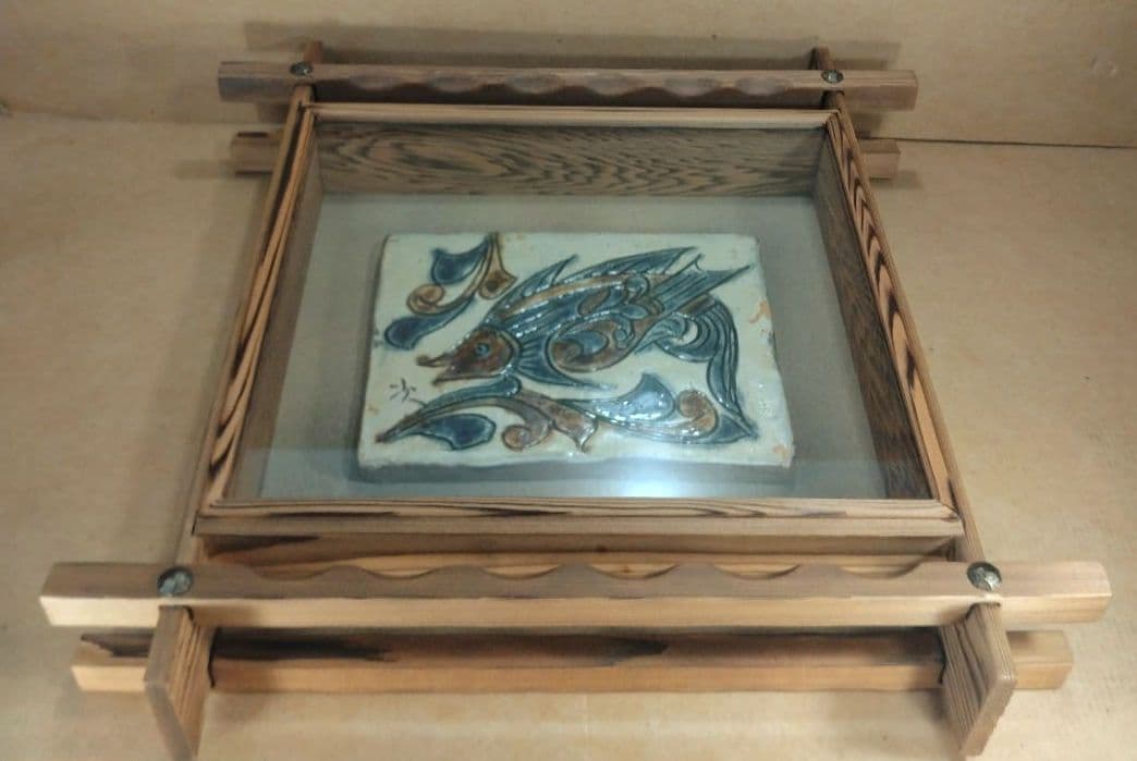 【本物保証】金城次郎 琉球陶器 壷屋焼笑魚紋陶額 出荷時紙箱 栞 人間国宝 壺屋