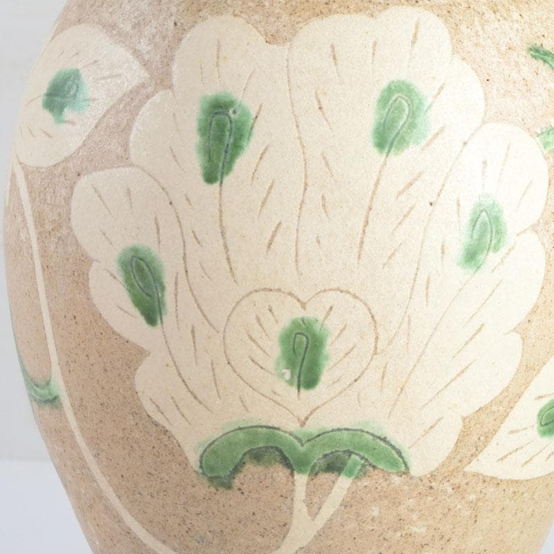 中国　遼白地緑彩刻花卉文　輪花口瓶　C　9243A