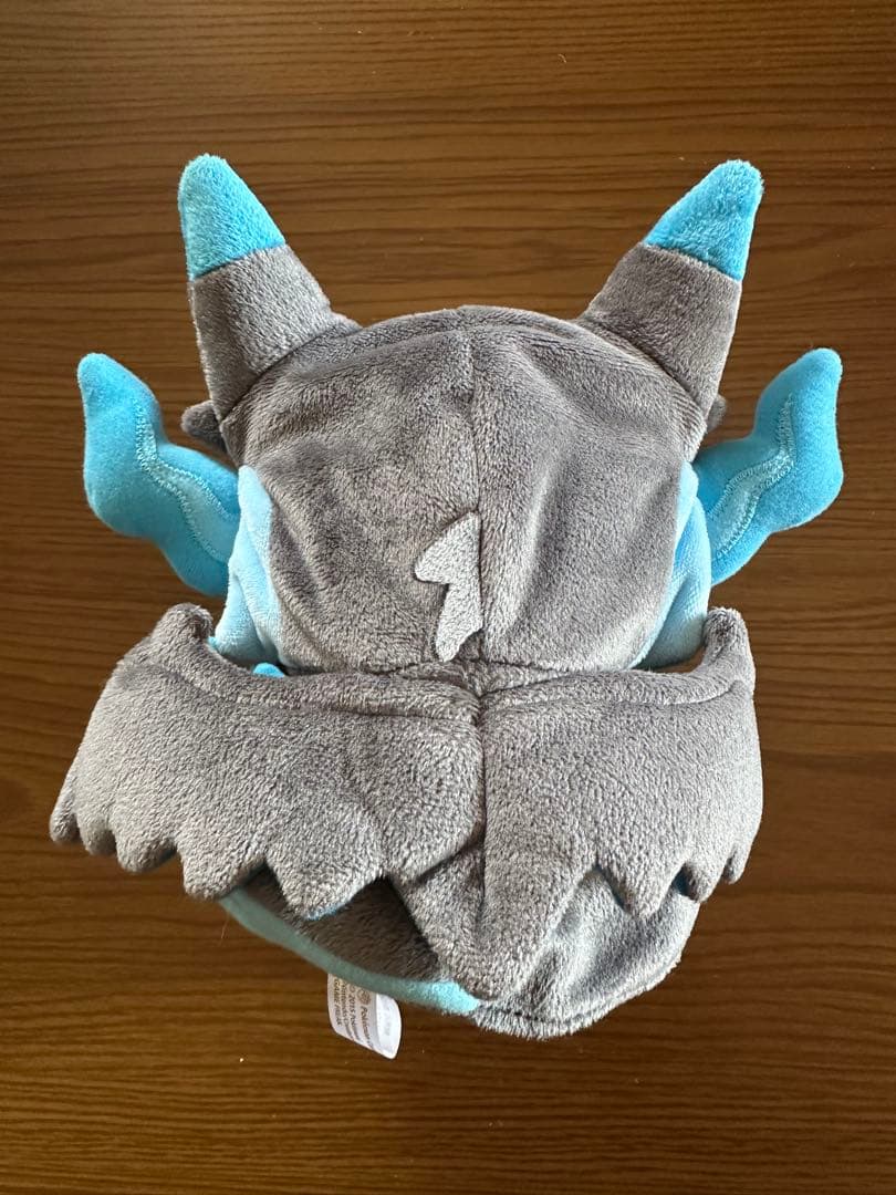 メガリザードンXのポンチョを着たピカチュウ ぬいぐるみ