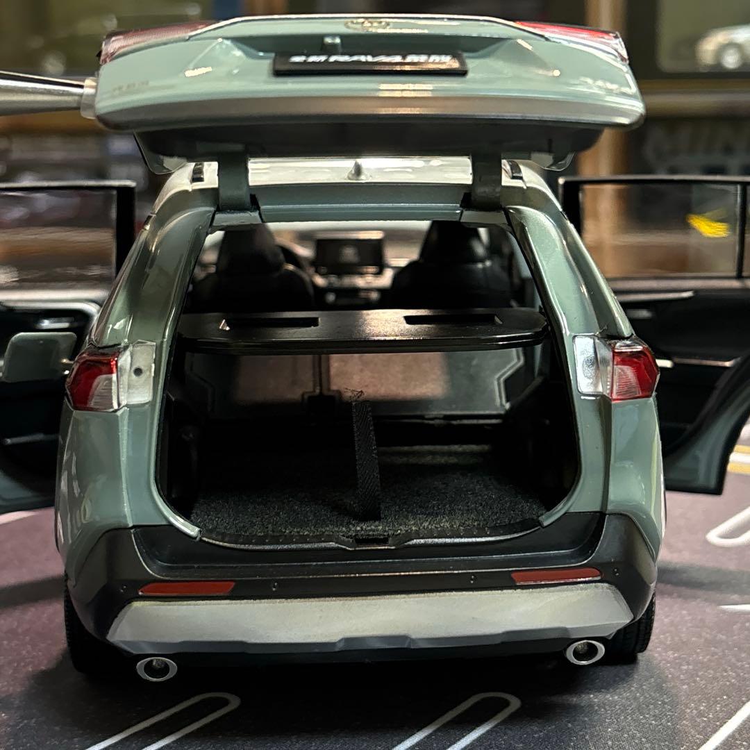 1/18 トヨタRAV4アッシュグレーメタリック×アーバンカーキ フル開閉モデル