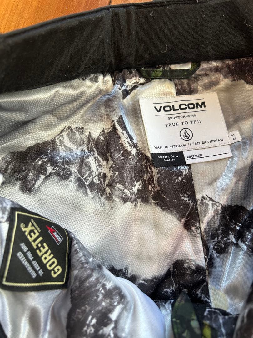美品　VOLCOM GORE-TEX 花柄　レディースパンツ M