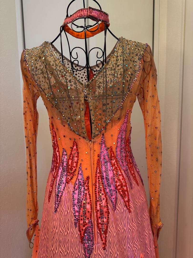 ダンスドレス　　オレンジ　　スパンコール装飾