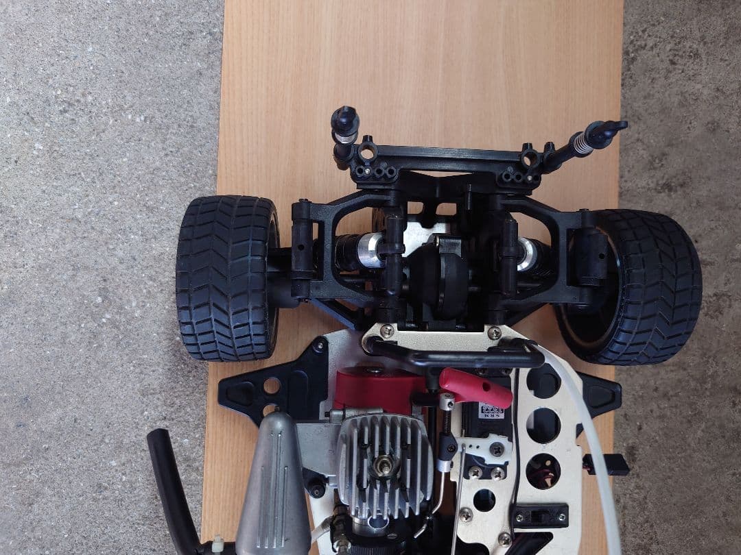 京商 カルソニックスカイラインGT-R 4WD エンジンラジコン