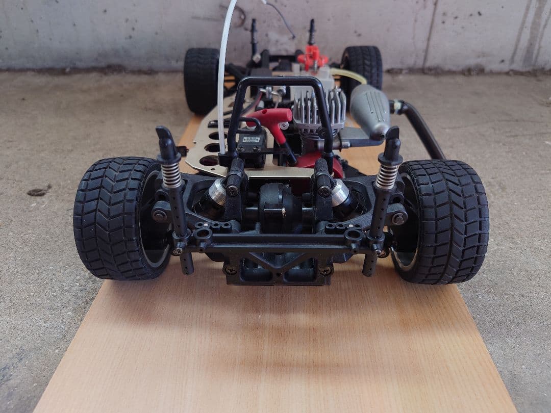 京商 カルソニックスカイラインGT-R 4WD エンジンラジコン