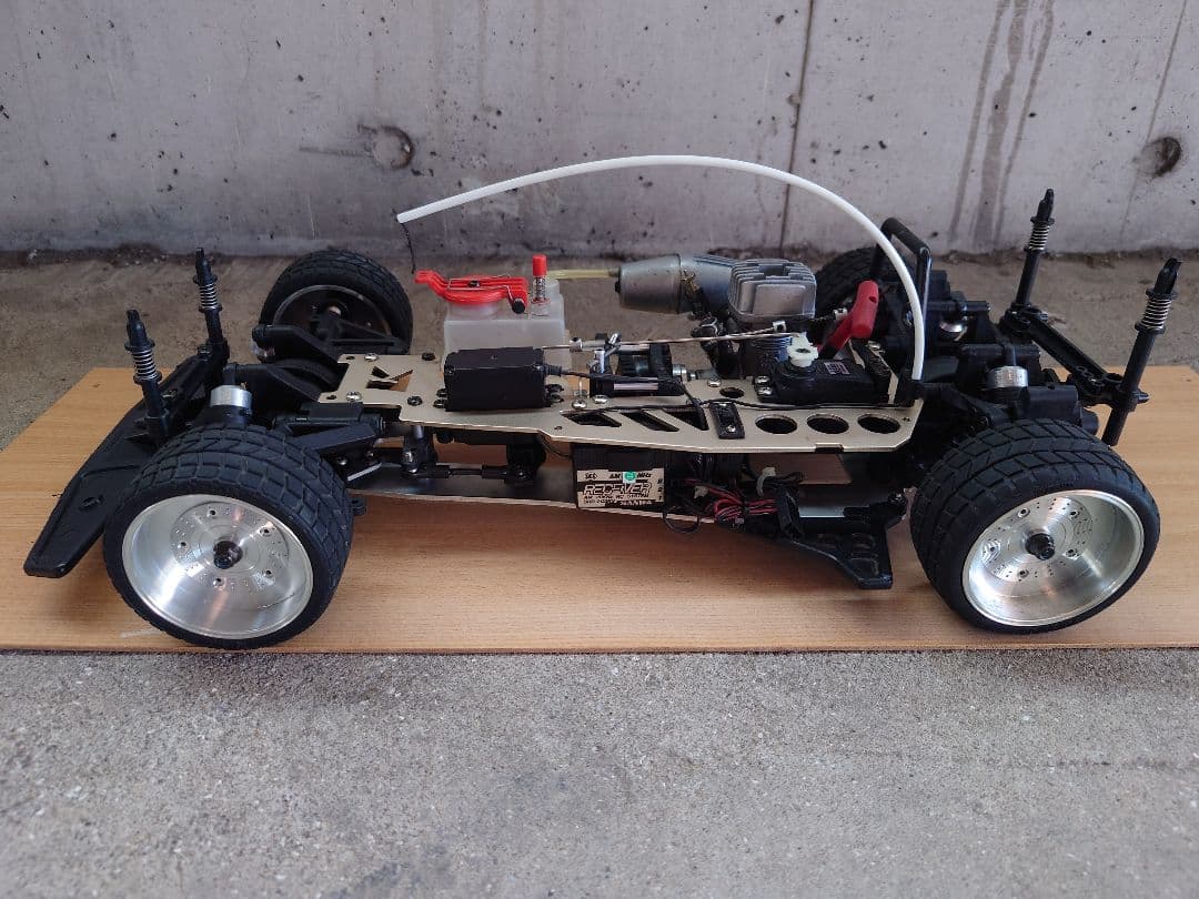 京商 カルソニックスカイラインGT-R 4WD エンジンラジコン