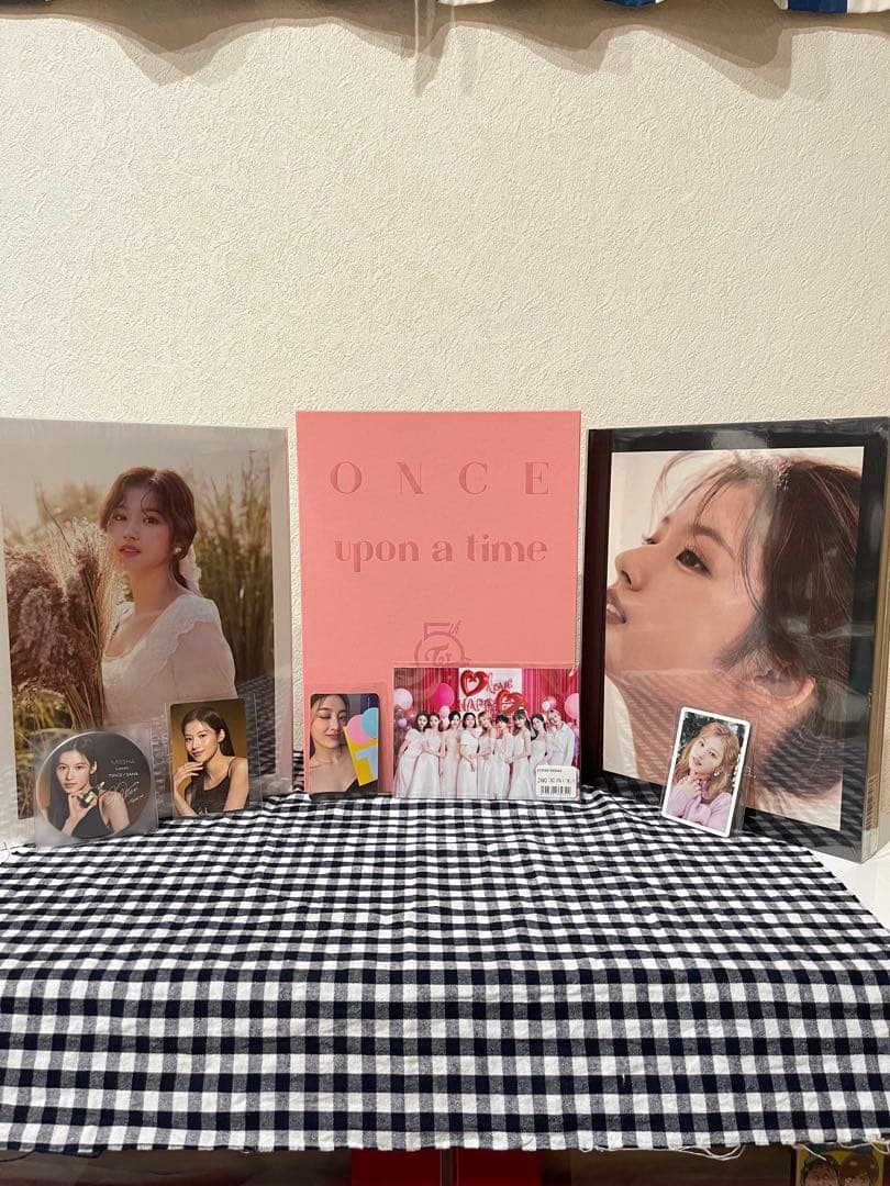 【美品】TWICE グッズ(サイン入り団扇.写真集.フォトブック.DVD.特典)