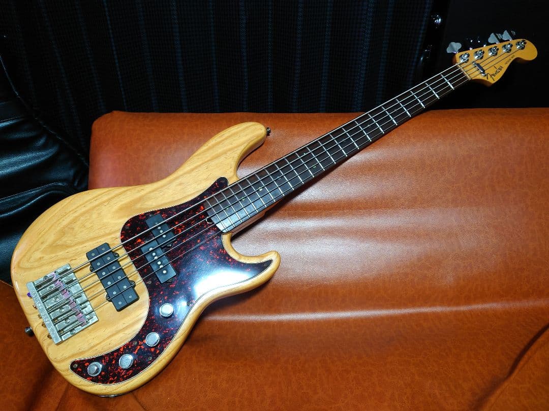 ベース Fender American Deluxe Precision Bass V