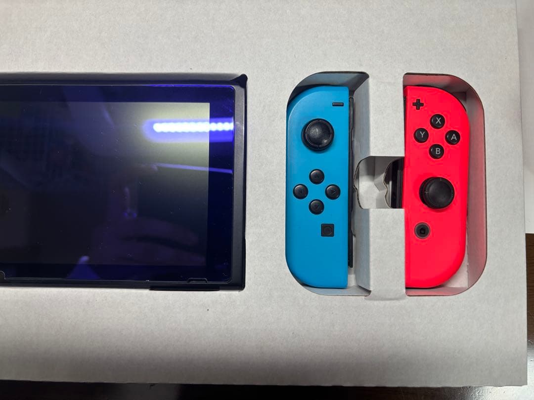 Nintendo Switch 本体 青と赤のジョイコン