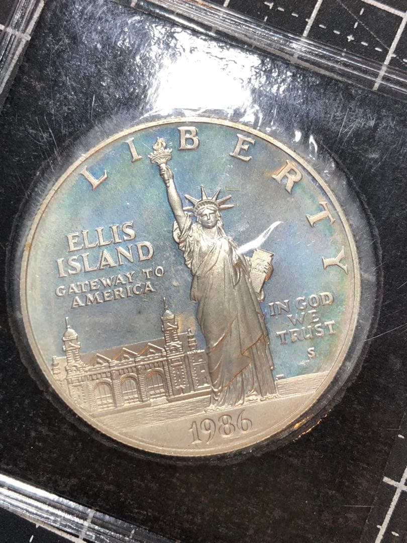 4275【アメリカ・銀貨】1986年1ドル銀貨　硬貨　　古銭　銀貨